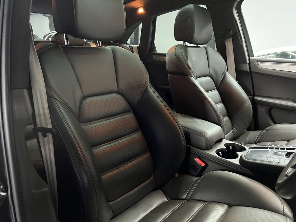 Used Porsche Macan 2020 for sale - 77369756: Photo 37