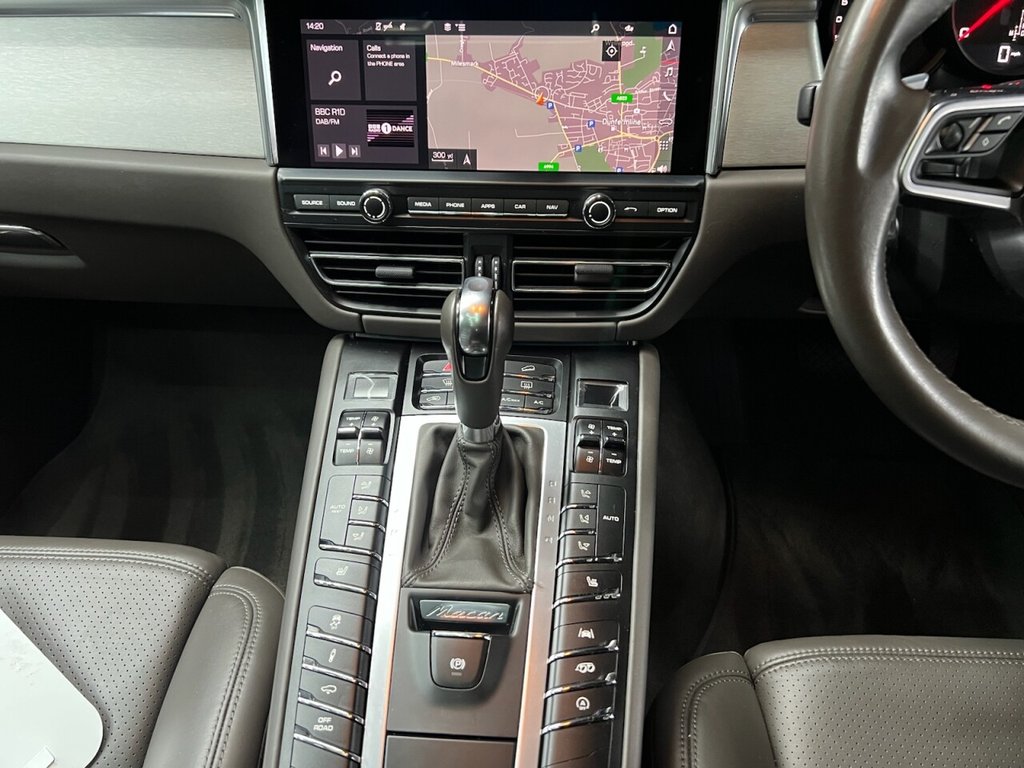 Used Porsche Macan 2020 for sale - 77369756: Photo 41