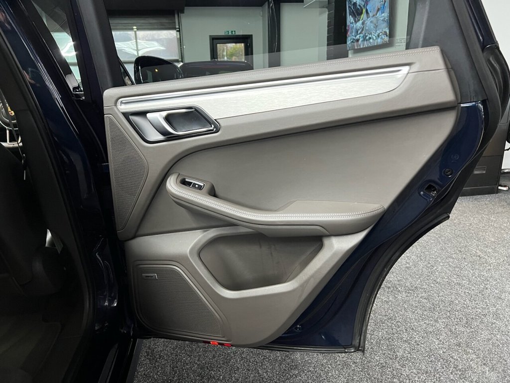 Used Porsche Macan 2020 for sale - 77369756: Photo 42