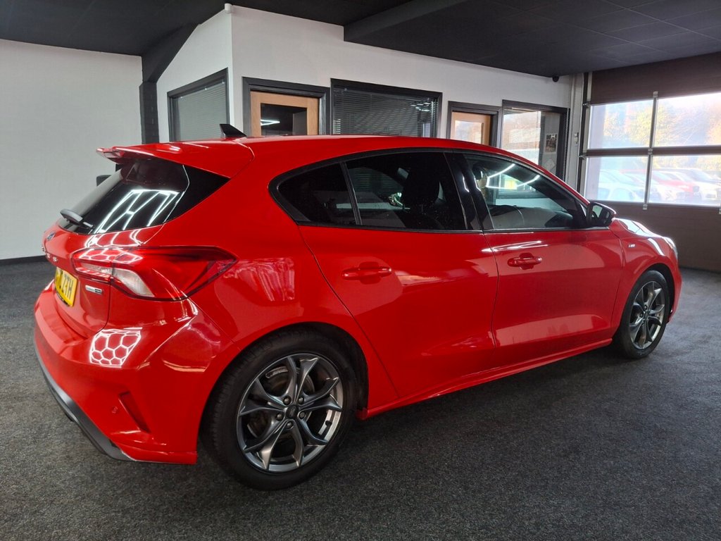 Used Ford Focus 2021 for sale - 76784240: Photo 4