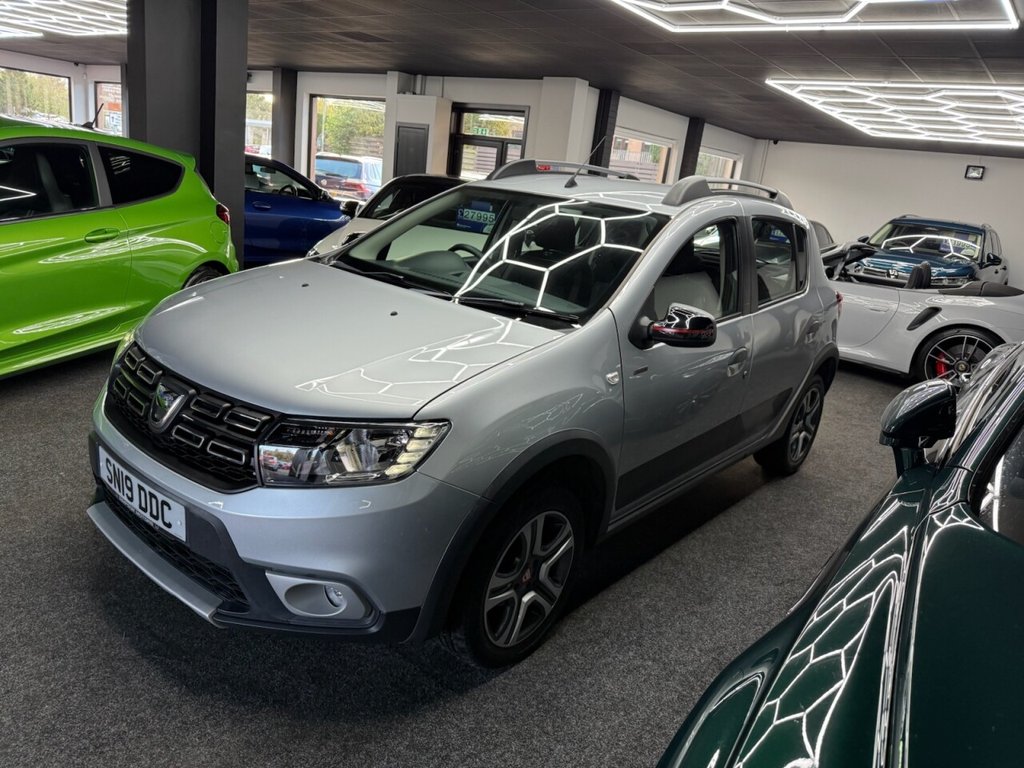 Used Dacia Sandero Stepway 2019 for sale - 76985721: Photo 2