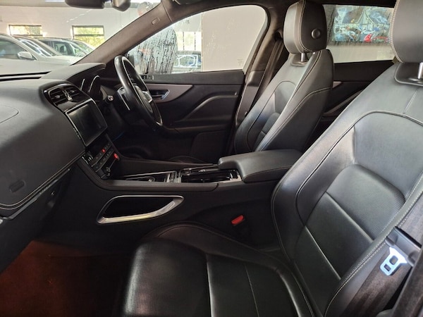 Used Jaguar F-Pace 2019 for sale - 76235681: Photo 6