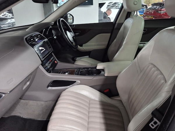 Used Jaguar F-Pace 2016 for sale - 76148105: Photo 6