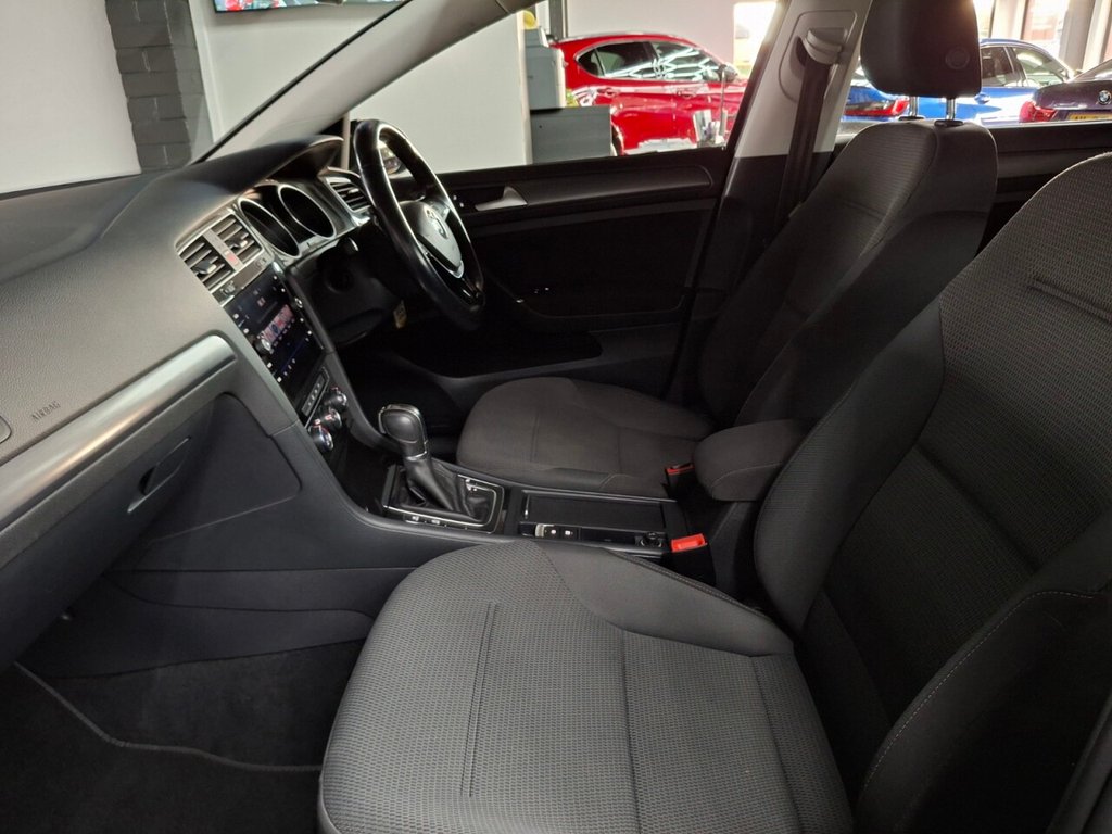 Used Volkswagen Golf 2019 for sale - 76081136: Photo 24