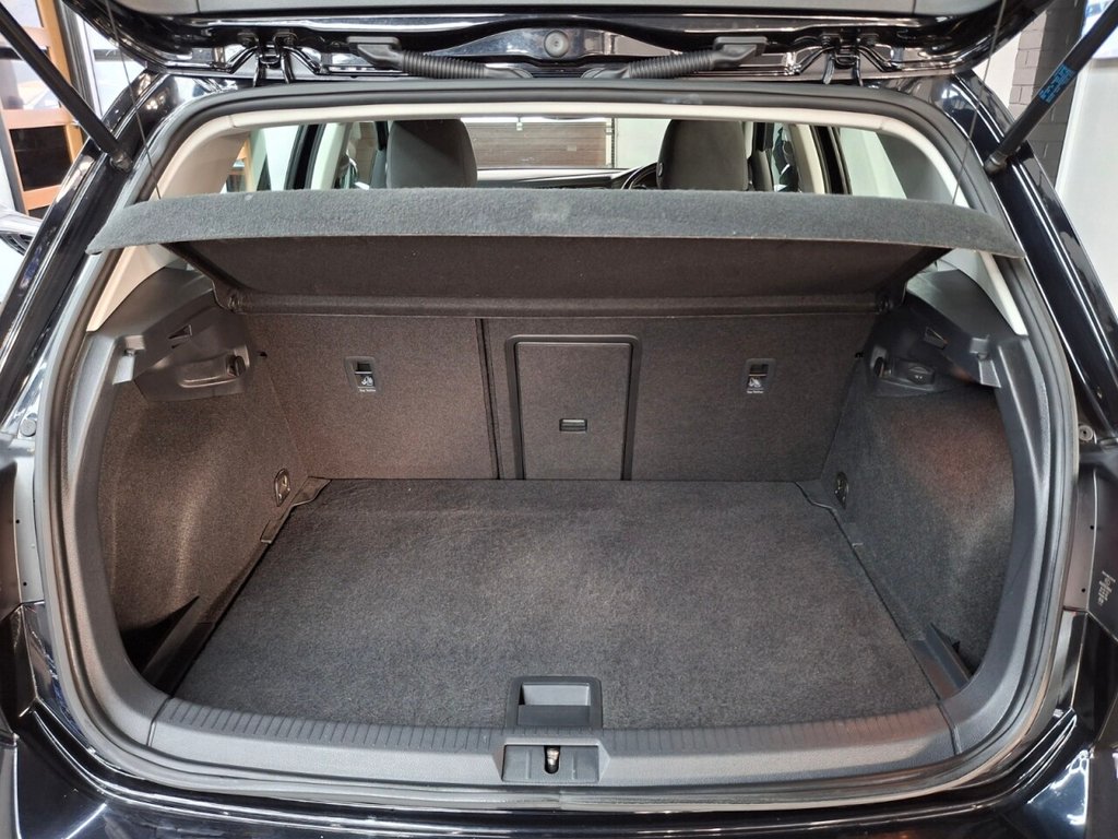 Used Volkswagen Golf 2019 for sale - 76081136: Photo 43