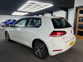 Used Volkswagen Golf 2017 for sale - 78145086: Photo