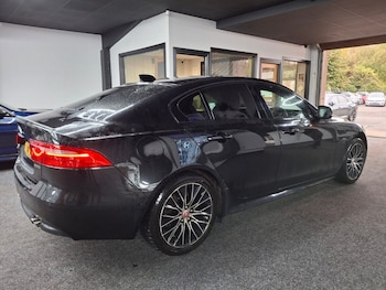 Used Jaguar XE 2018 for sale - 76185520: Photo 2