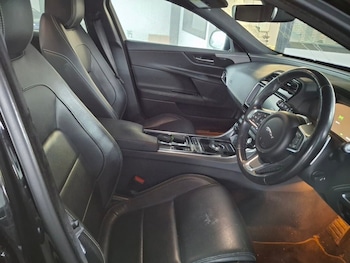 Used Jaguar XE 2018 for sale - 76185520: Photo 3