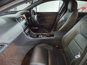 Used Jaguar XE 2018 for sale - 76185520: Photo 4