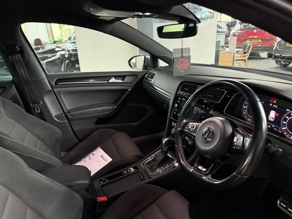 Used Volkswagen Golf 2019 for sale - 77631530: Photo 2