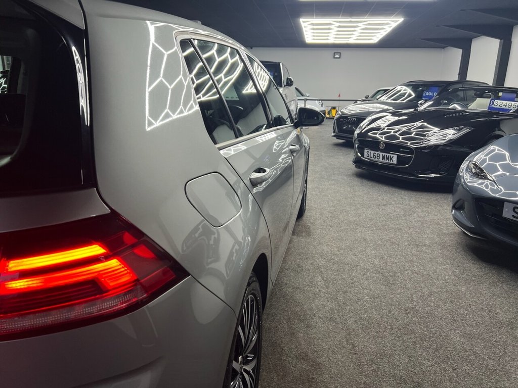 Used Volkswagen Golf 2019 for sale - 77642518: Photo 12