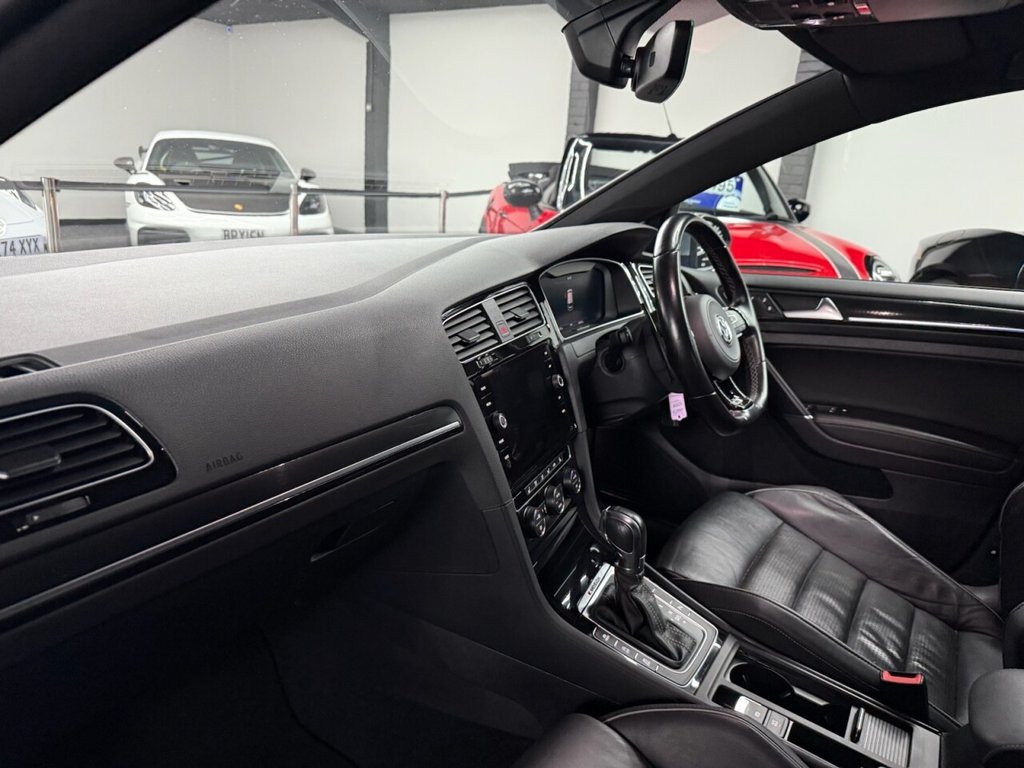 Used Volkswagen Golf 2017 for sale - 77681147: Photo 32