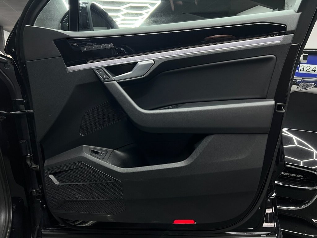 Used Volkswagen Touareg 2018 for sale - 77667264: Photo 32