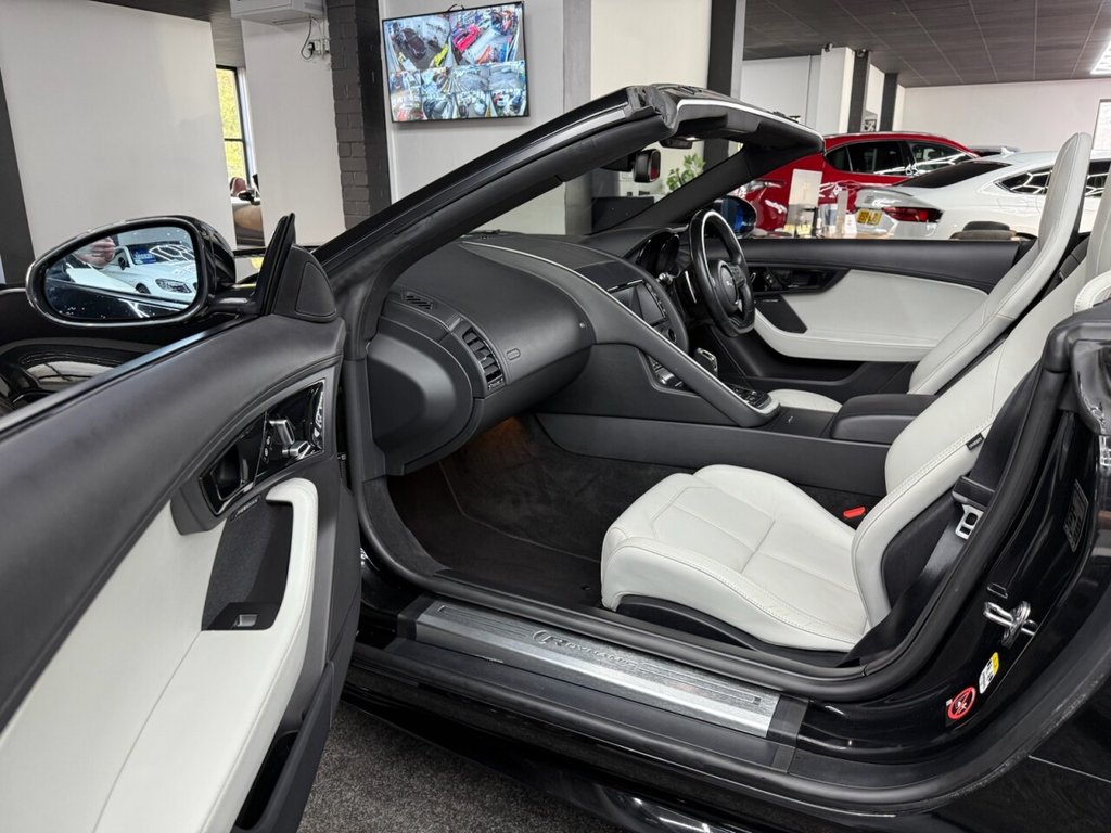 Used Jaguar F-Type 2018 for sale - 76386431: Photo 29