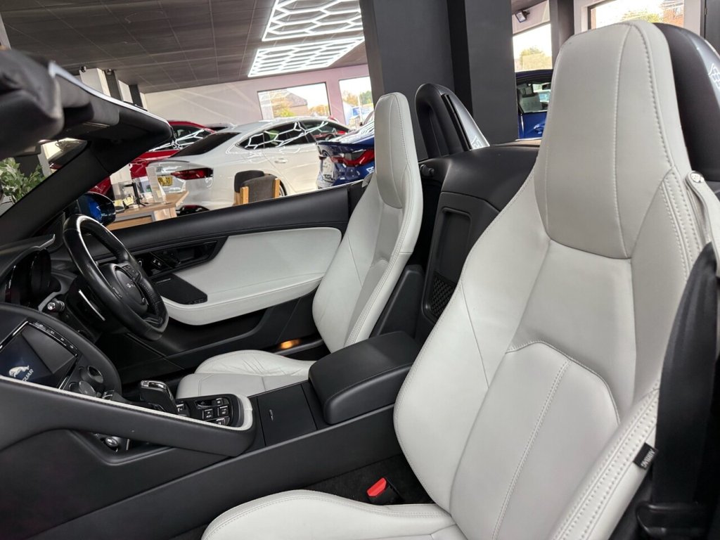 Used Jaguar F-Type 2018 for sale - 76386431: Photo 31