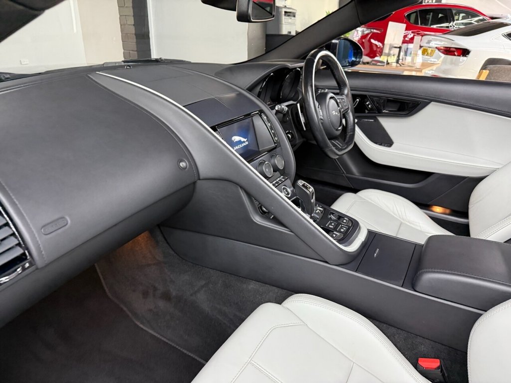 Used Jaguar F-Type 2018 for sale - 76386431: Photo 35