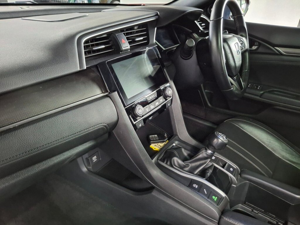 Used Honda Civic 2018 for sale - 76642796: Photo 29