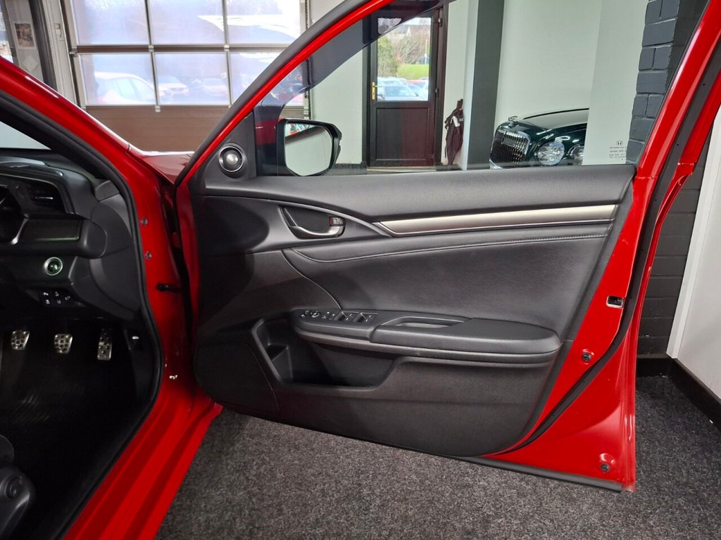 Used Honda Civic 2018 for sale - 76642796: Photo 30