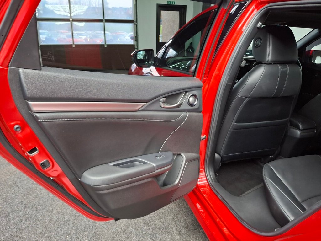 Used Honda Civic 2018 for sale - 76642796: Photo 37