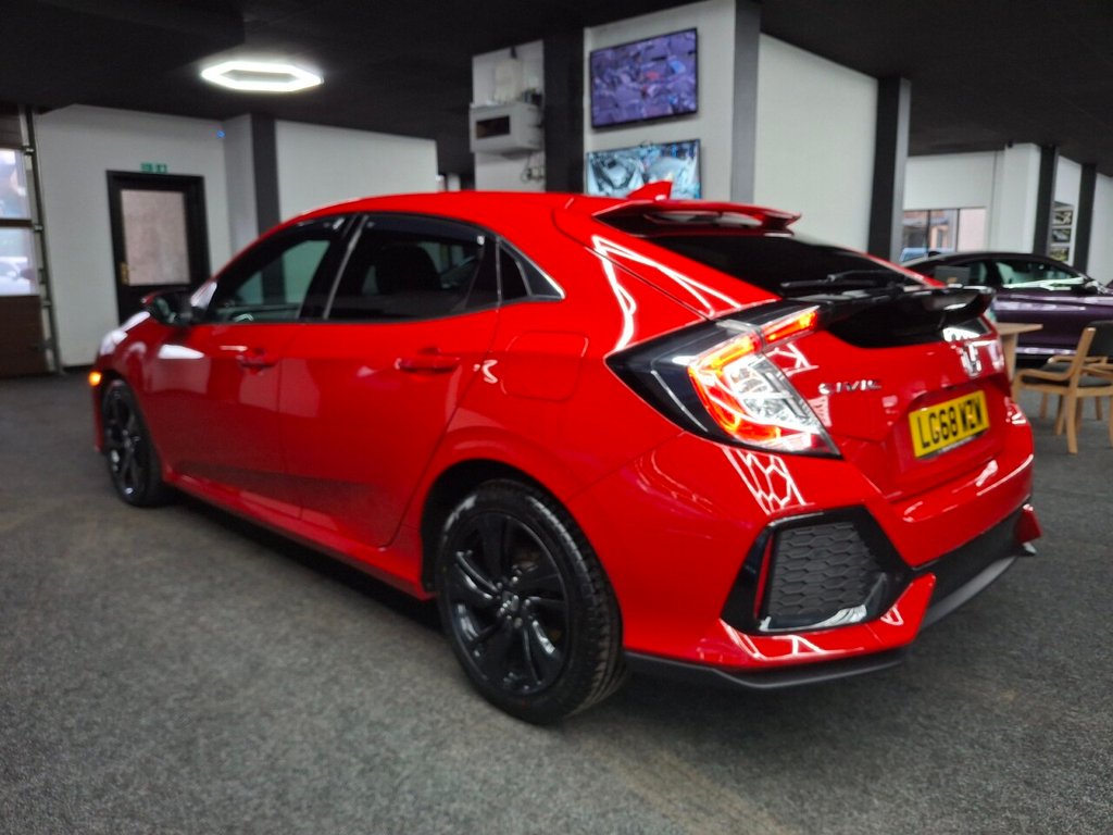 Used Honda Civic 2018 for sale - 76642796: Photo 6