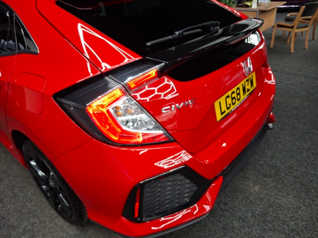 Used Honda Civic 2018 for sale - 76642796: Photo 7