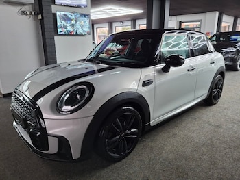 Used MINI Hatch 2021 for sale - 76934501: Photo