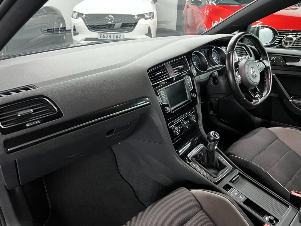 Used Volkswagen Golf 2017 for sale - 77341549: Photo 30