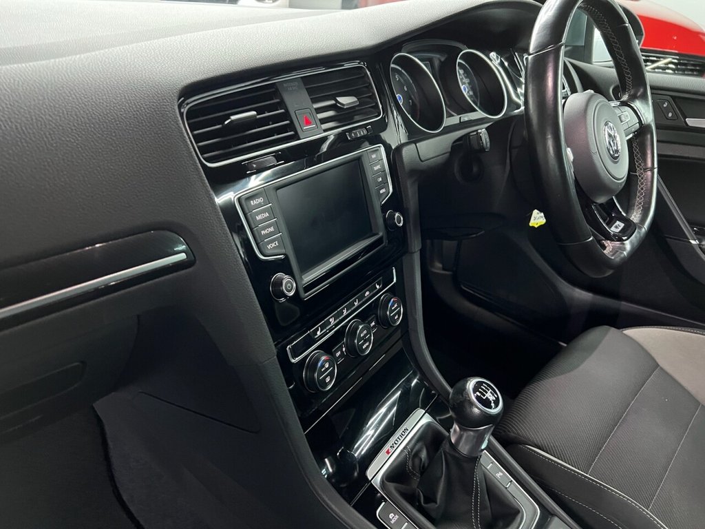 Used Volkswagen Golf 2017 for sale - 77341549: Photo 31
