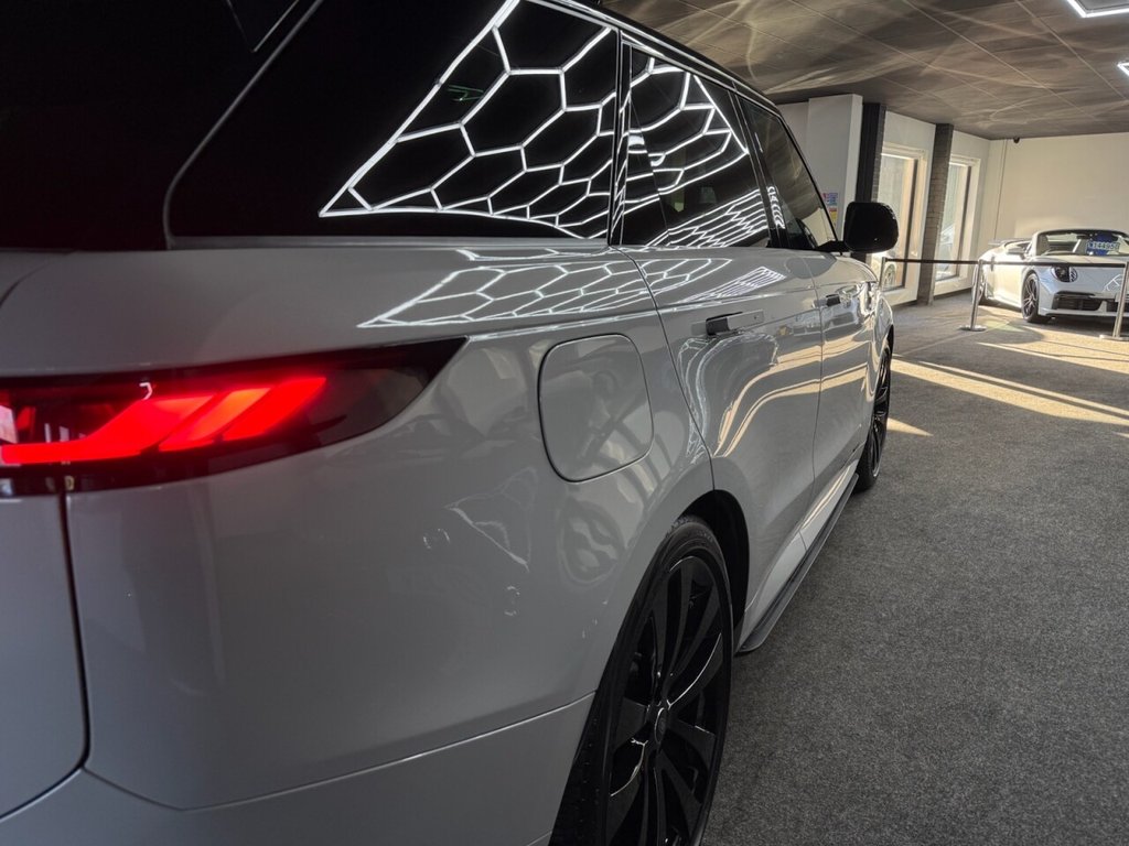 Used Land Rover Range Rover Sport 2023 for sale - 77547329: Photo 11