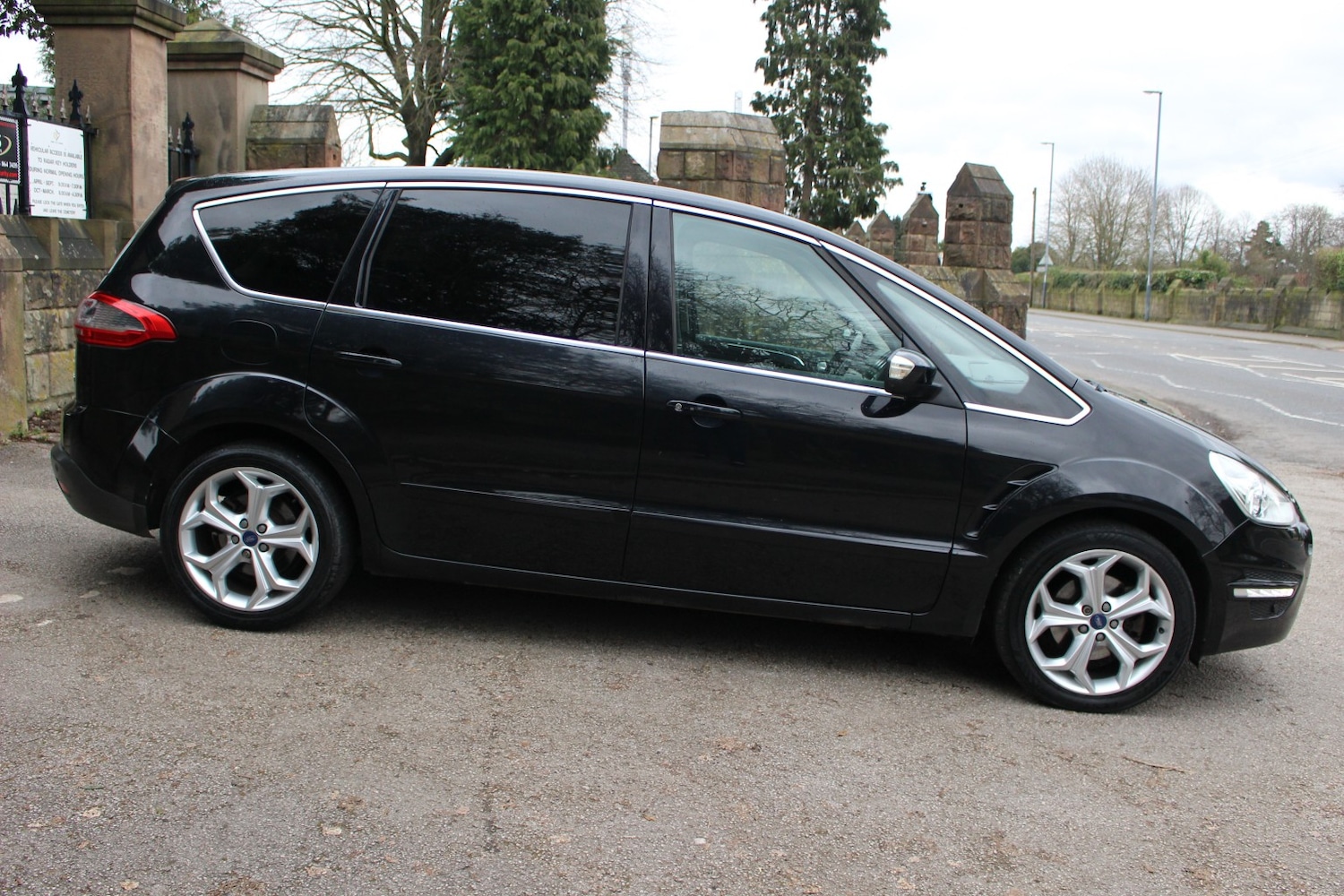 Used Ford S-Max 2013 for sale - 77707275: Photo 2