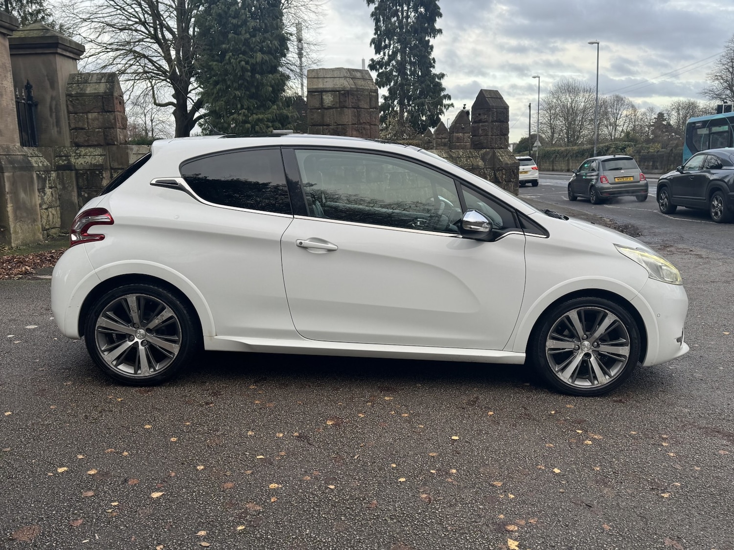 Used Peugeot 208 2014 for sale - 76836964: Photo 2