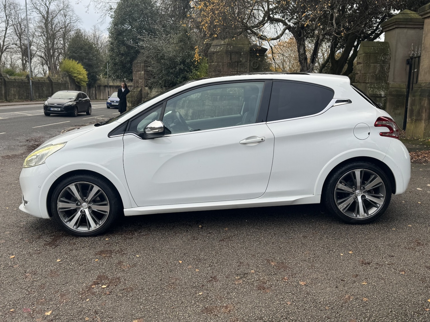 Used Peugeot 208 2014 for sale - 76836964: Photo 6