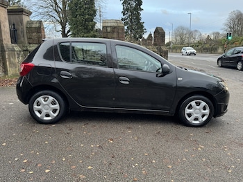 Used Dacia Sandero 2016 for sale - 76725684: Photo
