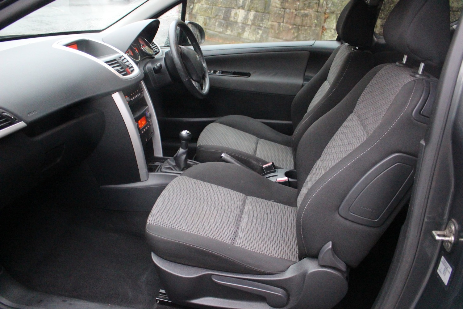 Used Peugeot 207 2011 for sale - 76725760: Photo 11