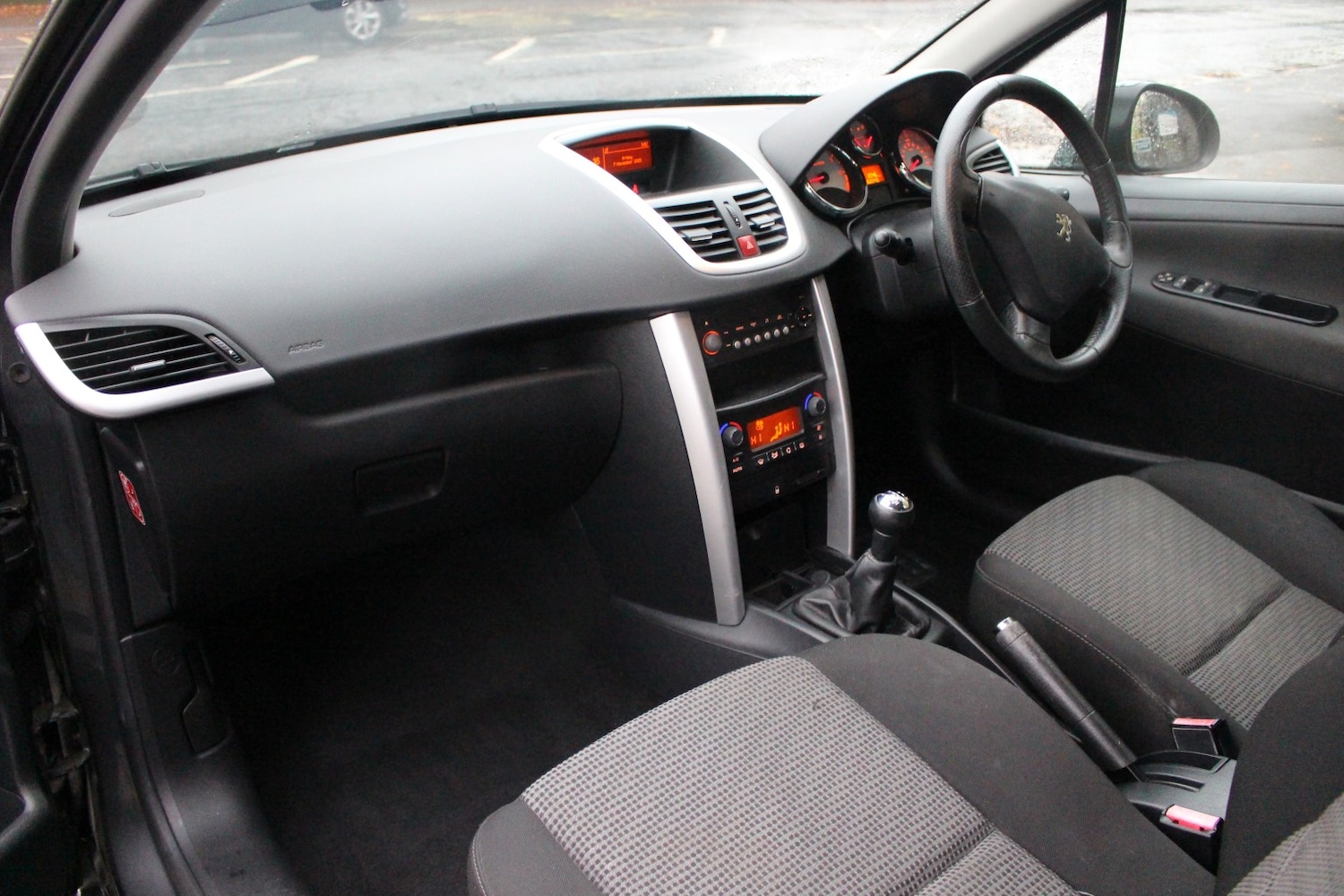 Used Peugeot 207 2011 for sale - 76725760: Photo 12