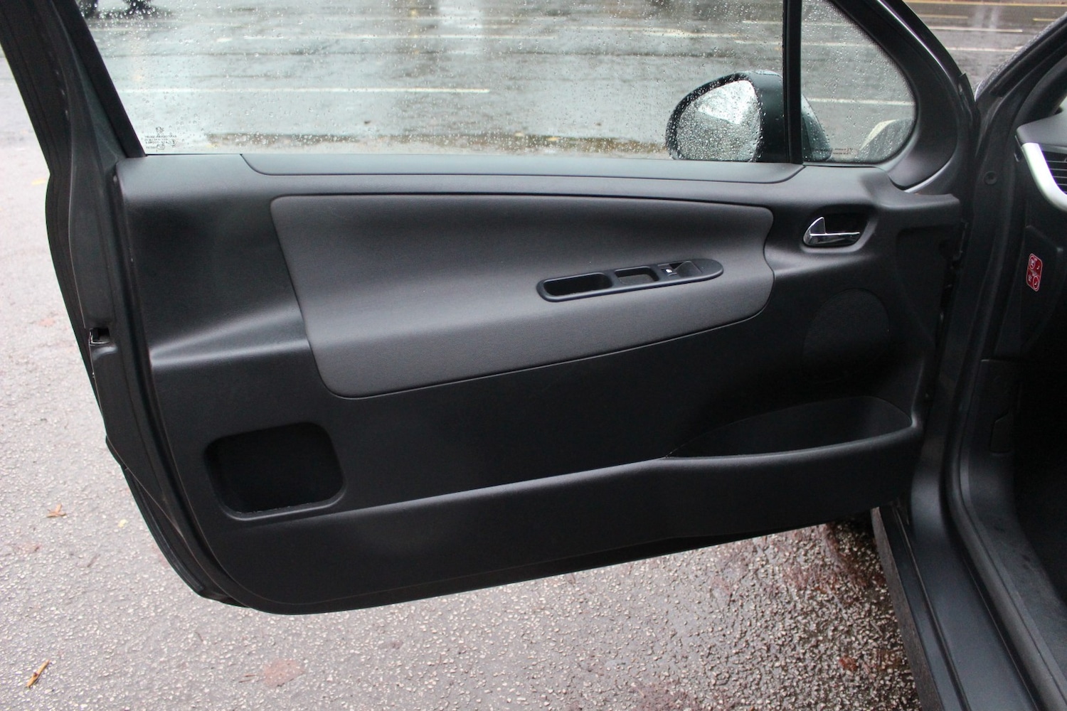 Used Peugeot 207 2011 for sale - 76725760: Photo 13