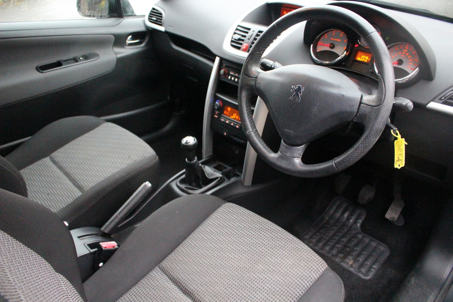 Used Peugeot 207 2011 for sale - 76725760: Photo 19