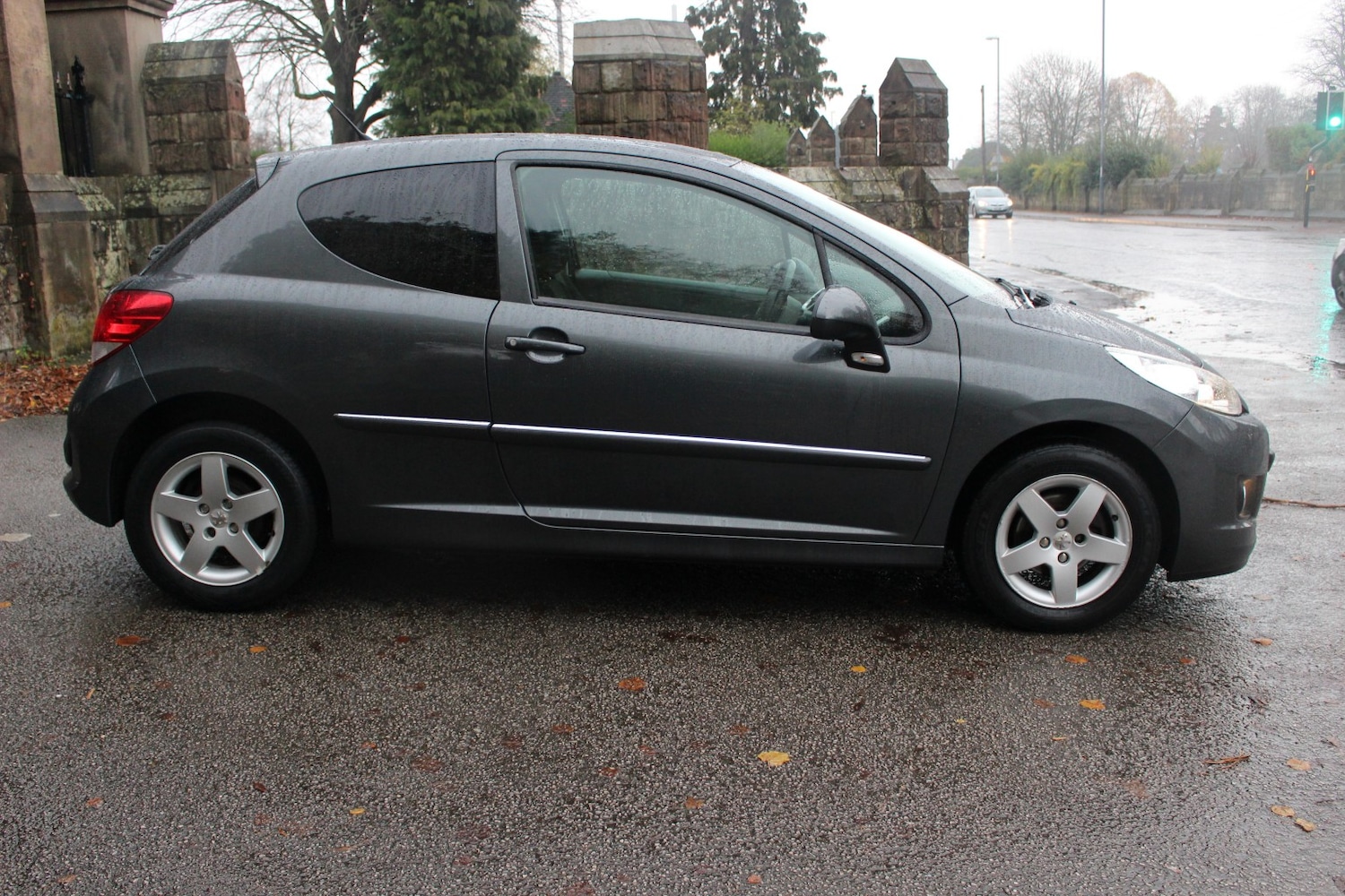 Used Peugeot 207 2011 for sale - 76725760: Photo 2