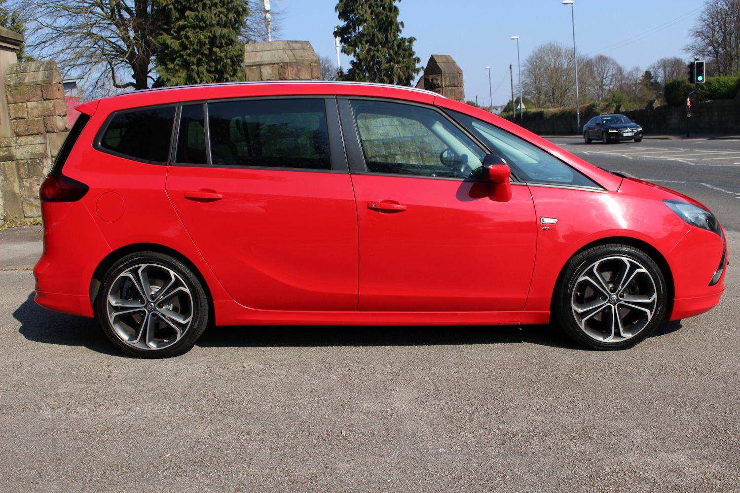 Used Vauxhall Zafira Tourer 2014 for sale - 76725692: Photo 2