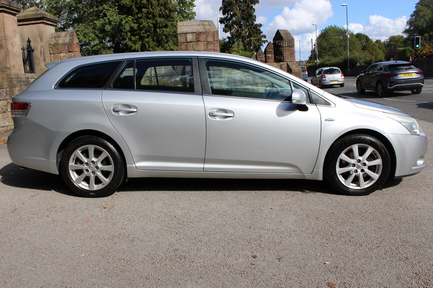 Used Toyota Avensis 2010 for sale - 76794600: Photo 2
