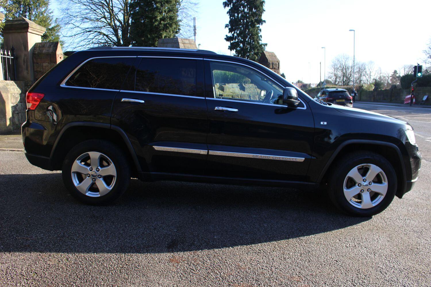 Used Jeep Grand Cherokee 2012 for sale - 76656369: Photo 2