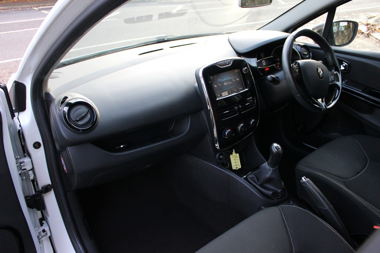 Used Renault Clio 2014 for sale - 76725774: Photo 16