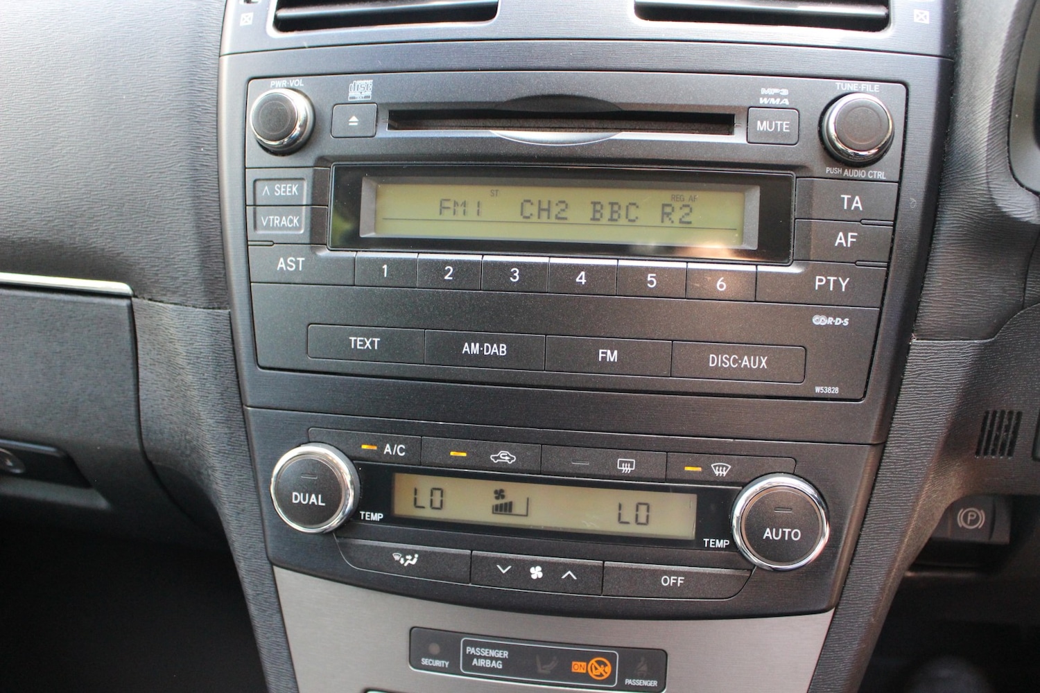 Used Toyota Avensis 2010 for sale - 76725736: Photo 28