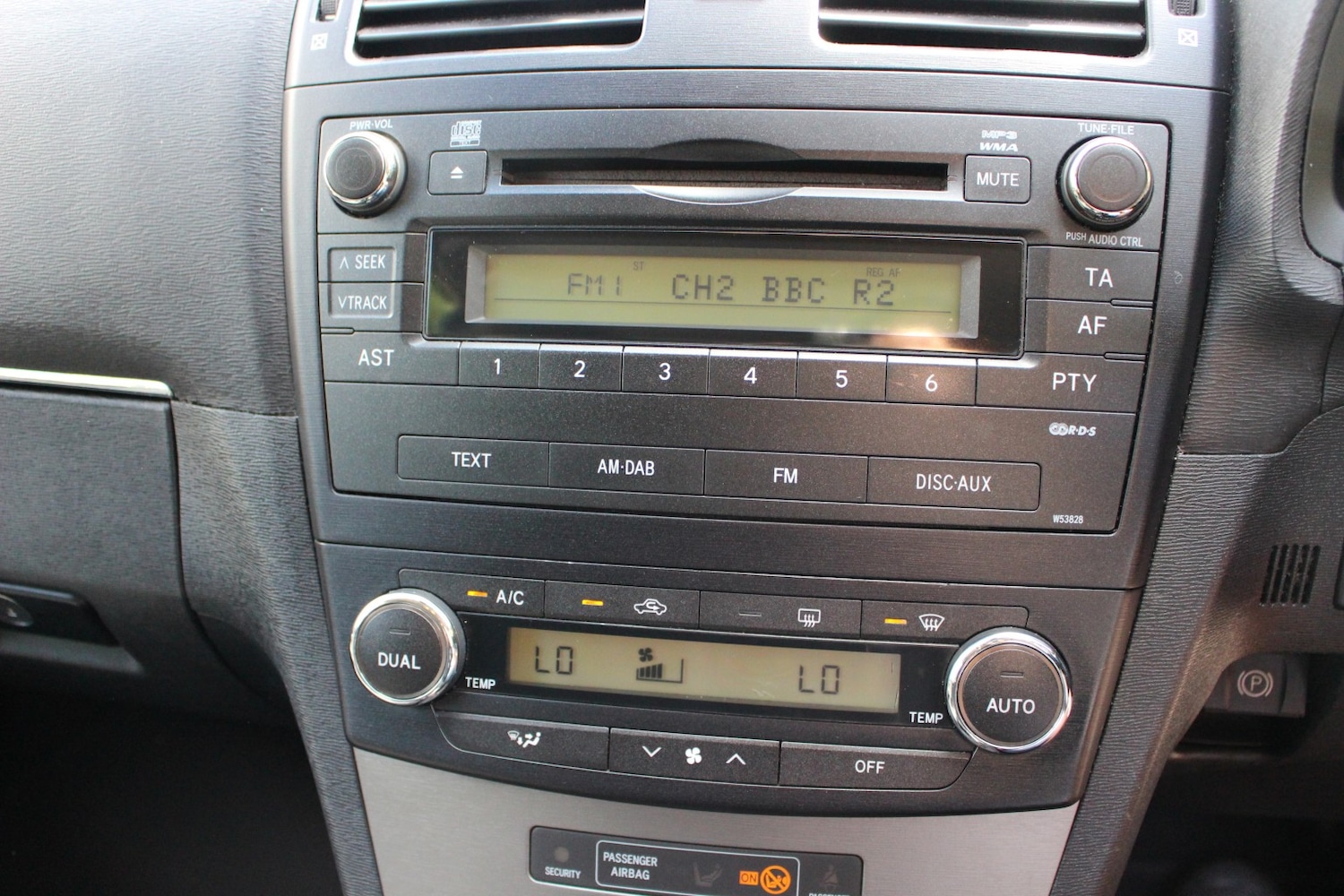 Used Toyota Avensis 2010 for sale - 76725736: Photo 29