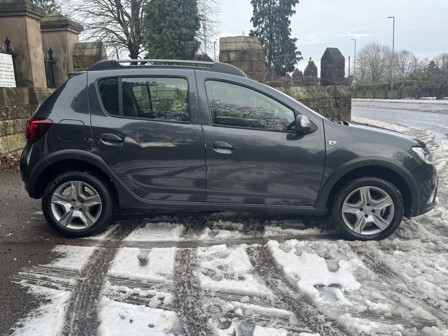 Used Dacia Sandero Stepway 2017 for sale - 77140737: Photo 2