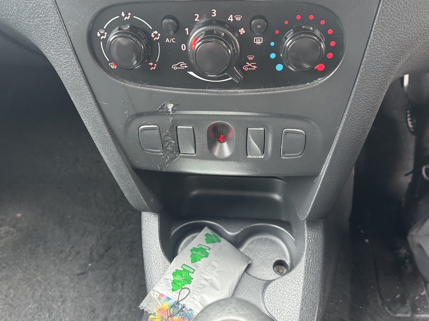 Used Dacia Sandero Stepway 2017 for sale - 77140737: Photo 27