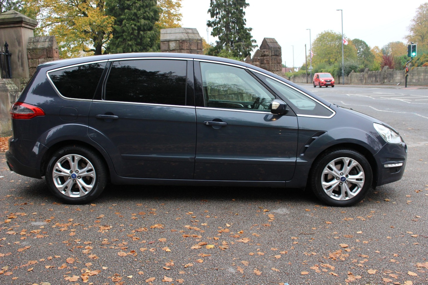 Used Ford S-Max 2012 for sale - 76725670: Photo 2