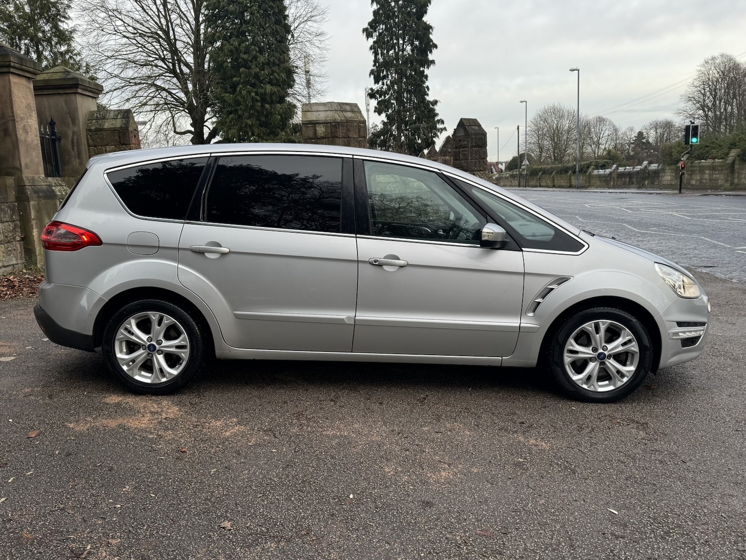 Used Ford S-Max 2013 for sale - 77118536: Photo 2