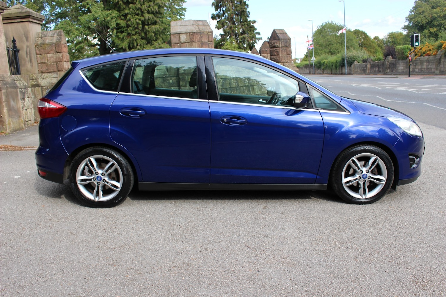 Used Ford C-Max 2014 for sale - 76725740: Photo 2