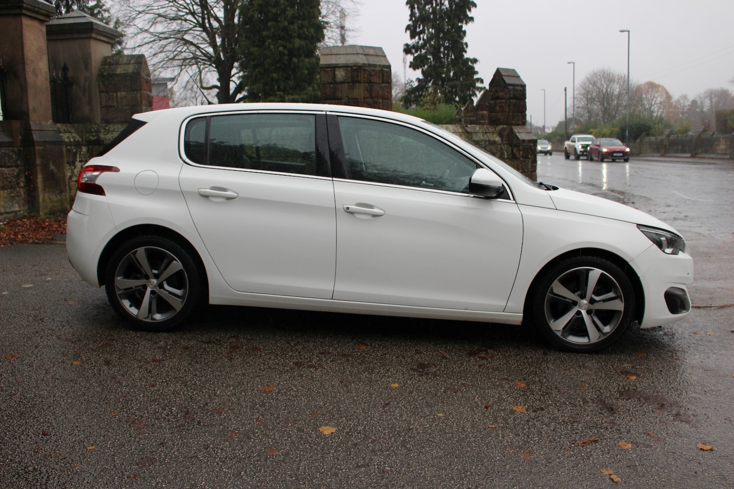 Used Peugeot 308 2015 for sale - 76725773: Photo 2